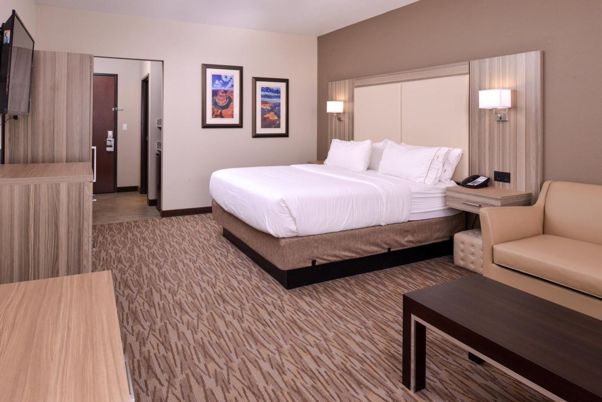 King Room Mobility Access or Roll Shower Non-Smoking